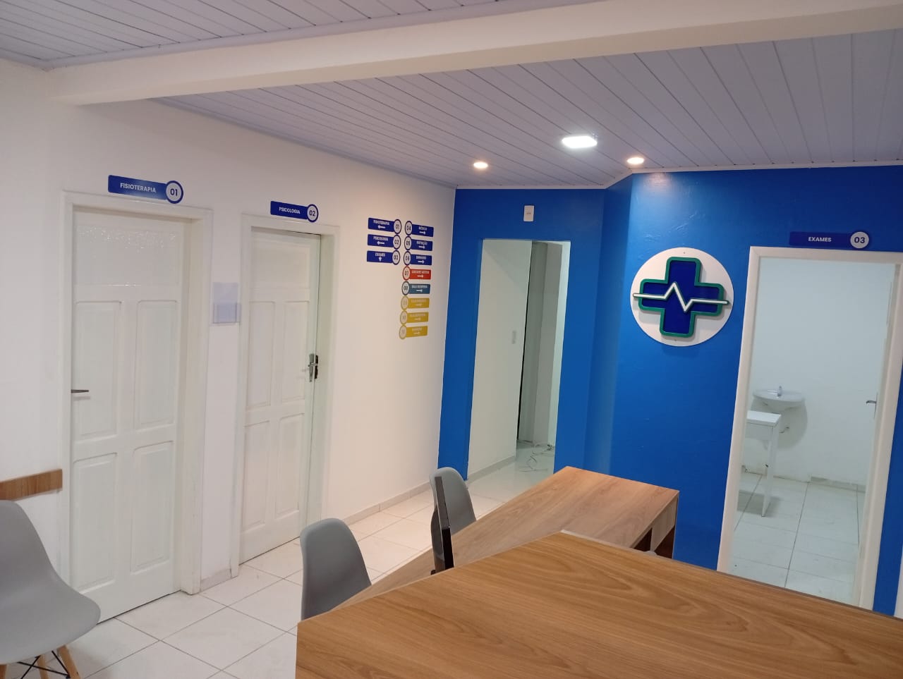 Interior da clínica Saúde Essencial